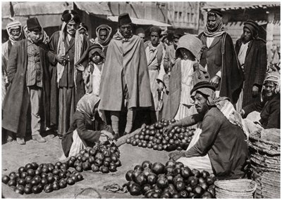 Mercado de frutas en Bagdad, Irak, 1925 de A. Kerim