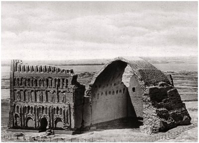 El Taq-i Kisra desde el aire, Ctesifonte, Irak, 1925 de A. Kerim