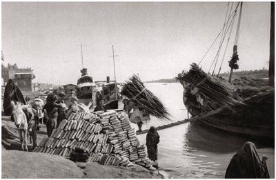 Descarga de carga de un barco, Muhaila, Bagdad, Irak, 1925 de A. Kerim
