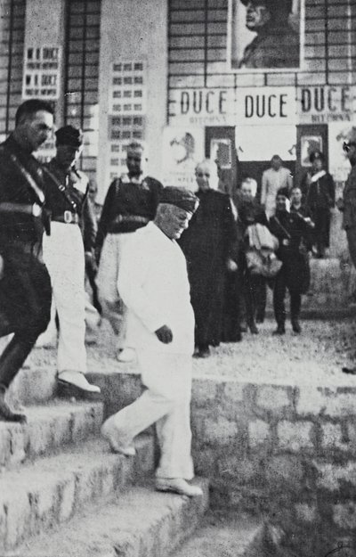 Benito Mussolini durante una visita oficial en Sicilia de A. Scarlata