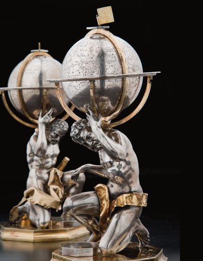 Dos globos terráqueos y celestes excepcionales, sostenidos por Hércules y Atlas, Augsburgo, 1697-99 de Abraham Drentwett