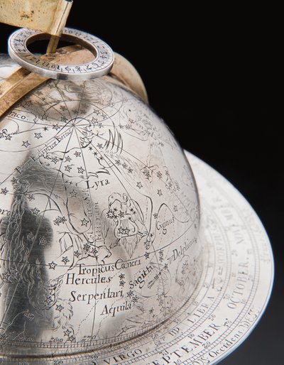 Dos globos terráqueos y celestes excepcionales, sostenidos por Hércules y Atlas, Augsburgo de Abraham Drentwett