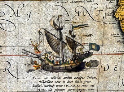 El barco de Magallanes “Victoria” que viajó por el Océano Pacífico representado en el atlas holandés de Abraham Ortelius (1580) de Abraham Ortelius