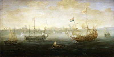 Un barco holandés y otro británico, enarbolando la bandera de Stuart, navegan frente a un puerto, visible en el horizonte, rodeados de varias embarcaciones pequeñas. de Abraham de Verwer