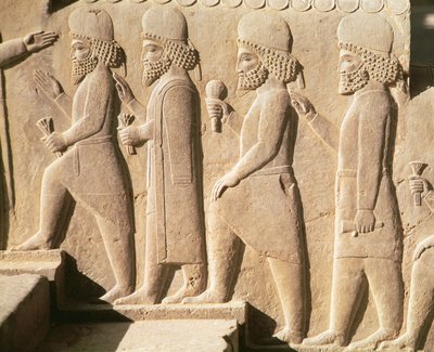 Relieve que representa guardias Medos de las escaleras del Salón Triplyon, Periodo Aqueménida, siglos VI-V a.C. de Achaemenid