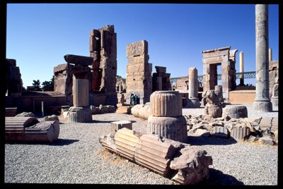 Vista de la entrada oeste al Salón de las Cien Columnas de Achaemenid