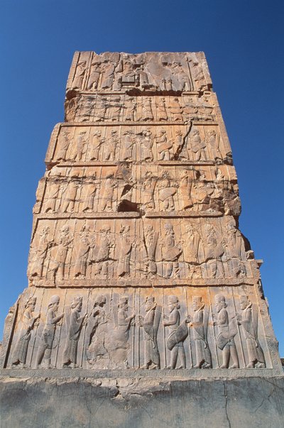 Entrada oeste al Salón de las Cien Columnas, que muestra filas de dignatarios apoyando al Rey en la parte superior de Achaemenid