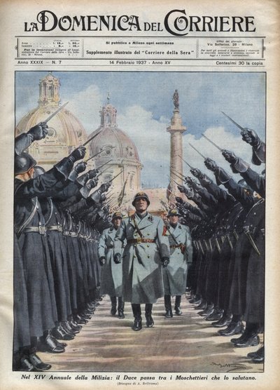 El duce Benito Mussolini revisa a los 