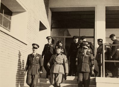 Inauguración de los edificios del Aeropuerto Real "Fausto Pesci" en Bolonia, construido por la Compañía Mauro Toschi fu Ulisse, en presencia del Duce Benito Mussolini, 24/10/1936 de Achille Villani