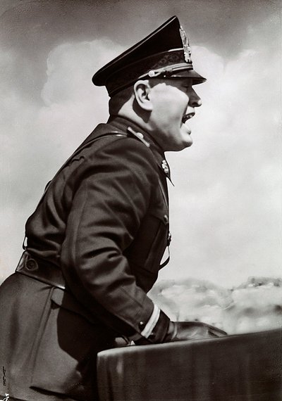 Mussolini dando un discurso de Achille Villani