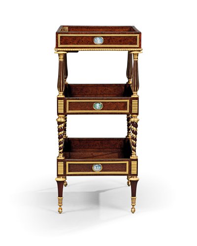 Mesa de trabajo de madera de tejo y caoba con montura de ormolú y camafeo, estilo Luis XVI tardío de Adam Weisweiler
