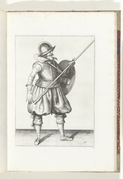 El ejercicio con escudo y lanza: el soldado devuelve la lanza a la posición de reposo en tres tiempos, primer movimiento (núm. 10), 1618 El Nassausche Wapen-Handelinge, van Schilt, Spies, Rappier and the Targe : beyde figuerlick representado, y enmarcado d de Adam van Breen