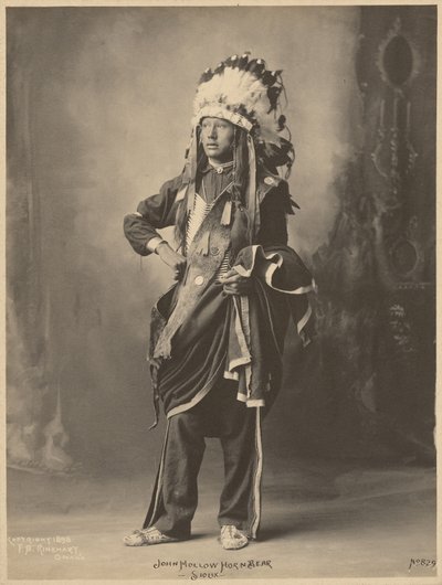 John Hollow Horn Bear, Sioux de Adolph F. Muhr