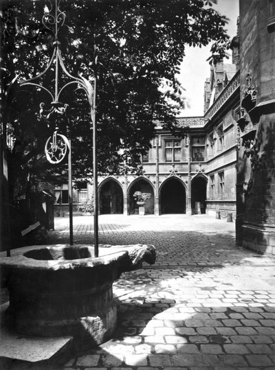 Hotel Cluny visto desde el patio, París de Adolphe Braun