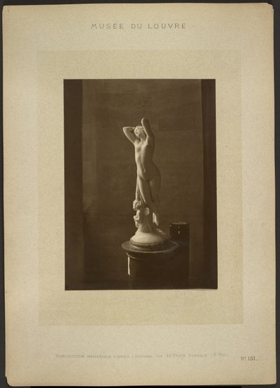 [Cupido y Psique de Pradier / Museo del Louvre] de Adolphe Braun