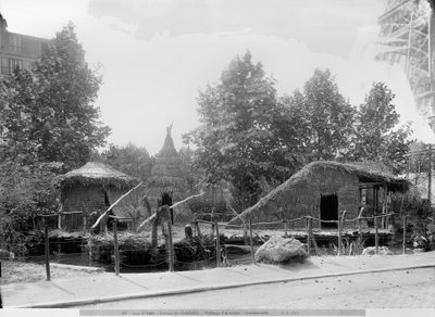 Pueblo junto al lago en la Exposición Universal de 1889 en París, arquitecto Charles Garnier (1825-98) de Adolphe Giraudon