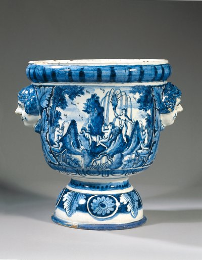 Jardinera mitológica con pedestal de dos asas azul y blanca de Delft de Adriaen (fl.1868 d.1701) (attr.to) Kocks