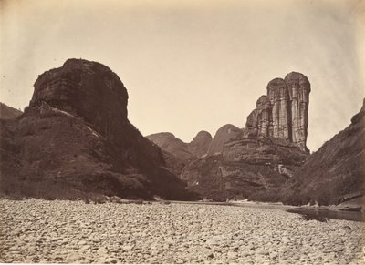 Montaña de piedras apiladas cerca de Sing Chang, ca. 1869 de Afong Lai