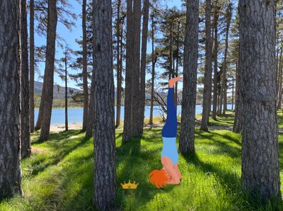 Sirsasana, 2023 (arte digital sobre fotografía) de Agnes Girardon