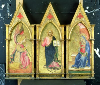 El Arcángel Gabriel; Cristo el Redentor; La Virgen Anunciada en paneles dorados de Agnolo Gaddi