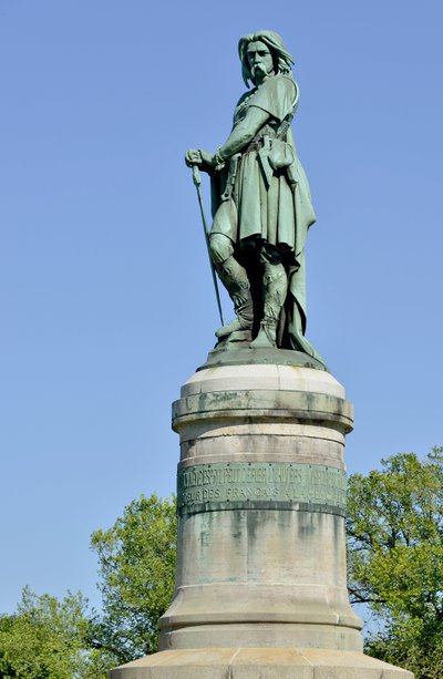 Estatua colosal de Vercingétorix (72-46 a.C.), líder galo. Escultura de Millet Aimé (1819-1891), 6.60 m de altura, erigida en 1865 en la parte occidental de Mont Auxois (base de 7 m de altura por Viollet Le Duc). Alise Sainte Reine, 1865. de Aime Millet