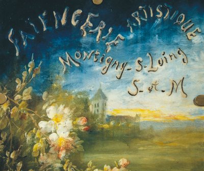Placa publicitaria decorada con rosales, de Albert Boue y Georges Delvaux, hacia 1900, cerámica de Albert Boue