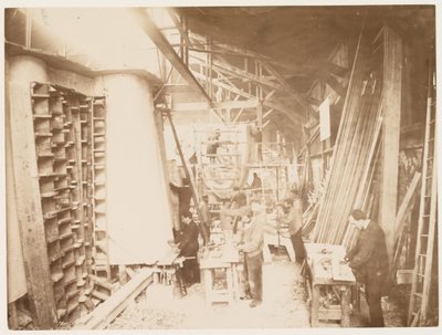 Hombres trabajando durante la construcción de la Estatua de la Libertad, París de Albert Fernique