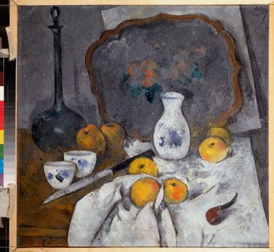 Naturaleza muerta con una jarra y una pipa (Composición con también manzanas sobre paño de cocina, cuchillo y bandeja) - Naturaleza muerta con una jarra y una pipa - Obra de Alexander Vasilyevich Shevchenko (1883-1948), óleo sobre cartón de Aleksandr Vasilievich Shevchenko