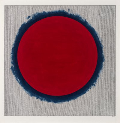 Círculo rojo sobre azul, 2022 (esmalte y bolígrafo sobre cartulina) de Alex Dunn