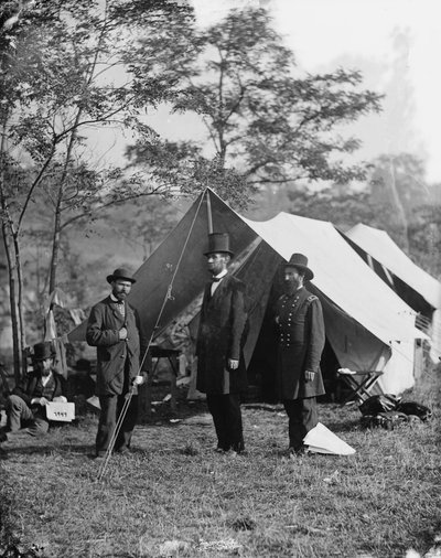 Abraham Lincoln con Allan Pinkerton y el Mayor General John A. McClernand, 1862 de Alexander Gardner