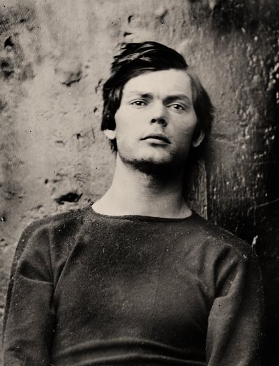 Lewis Powell con grilletes en la muñeca a bordo del USS Saugus, 1865 de Alexander Gardner