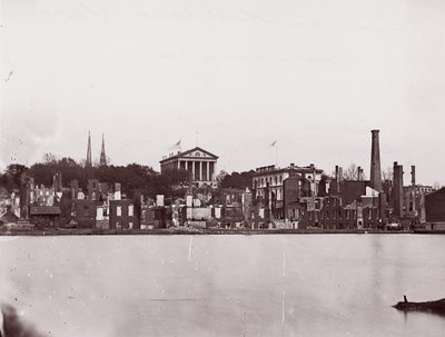 Ruinas en la orilla norte del canal, Richmond, 1865 de Alexander Gardner