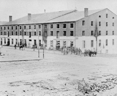 La prisión confederada Libby para prisioneros de guerra en Richmond, Virginia de Alexander Gardner