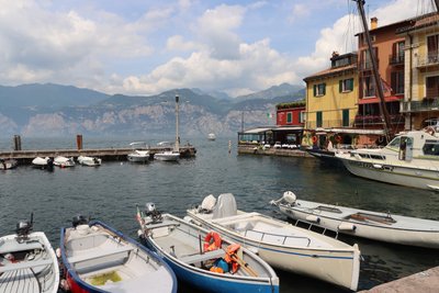 el puerto de Malcesine de Alexandra Joseph