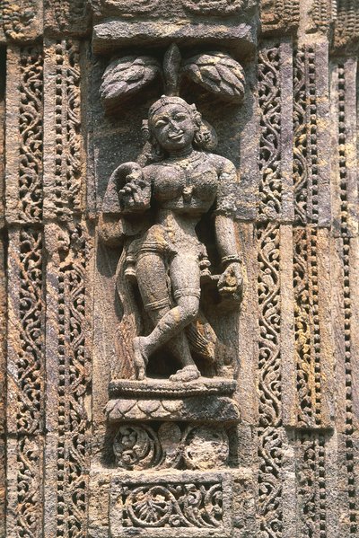 Bailarina, relieve en la sala de baile (Nata Mandir), Templo del Sol (Lista del Patrimonio Mundial de la UNESCO) de Nicolas Toussaint Charlet