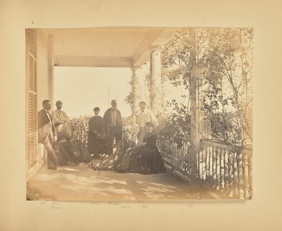 [Retrato de grupo en el porche] de Alfred Booth