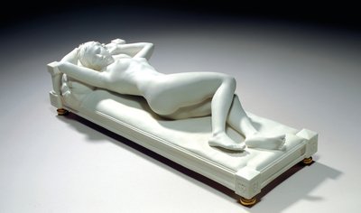 Figura de biscuit de Sèvres de un desnudo reclinado, 