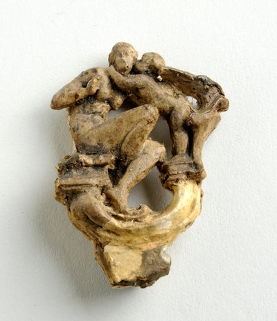 Maqueta para una llave con un Cupido susurrando a una niña sentada: tres bocetos para el grupo central de Alfred Gilbert