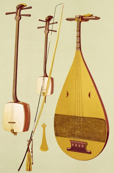 Un shamisen, un kokyu y un biwa, japonés, de 