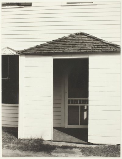 Puerta a la cocina, Lago George, 1934 de Alfred Stieglitz
