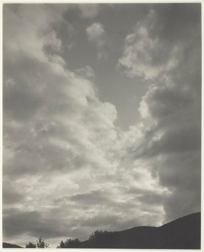 Música - Una Secuencia de Diez Fotografías de Nubes, No. II de Alfred Stieglitz