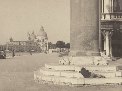 En la Piazza, a las 6 de la mañana. de Alfred Stieglitz