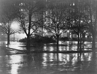Reflejos, noche, Nueva York, c.1898 (fotograbado) de Alfred Stieglitz