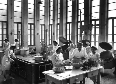 Villa Rosa Maltoni Mussolini: cocineros preparando comidas de Fratelli Alinari