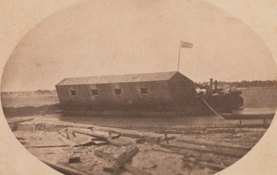 Batería flotante de Hamilton anclada al final de la isla de Sullivan la noche antes..., abril de 1861 de Alma A. Pelot.