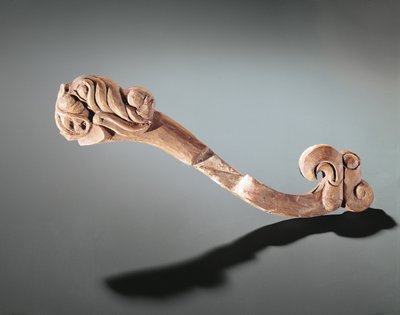 Pieza de mejilla decorada con cabezas, nómada de Altái, siglo V-IV a.C. de Altaic School