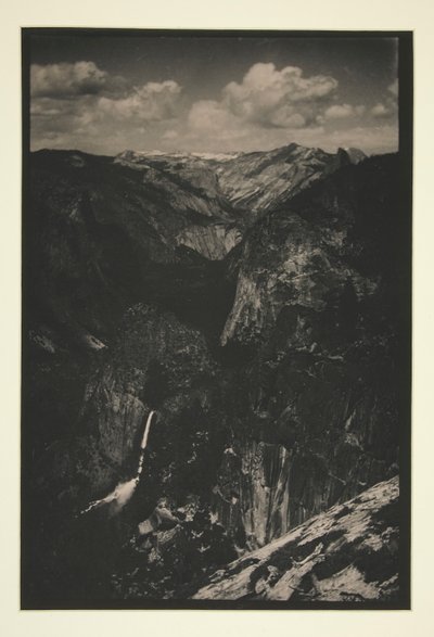 Yosemite: cascada distante de Alvin Langdon Coburn
