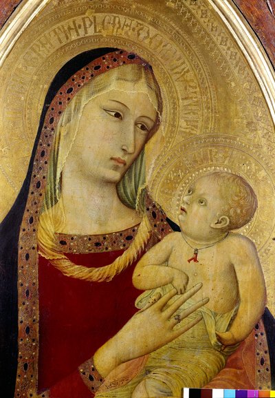 Virgen y Niño (detalle). Tríptico de San Procurador. La Madonna lleva un velo y un anillo en el dedo de su mano. Jesucristo lleva un collar con un colgante de coral de Ambrogio Lorenzetti