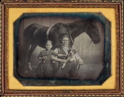 Retrato de un hombre y una niña con caballo y perro de American 19th Century