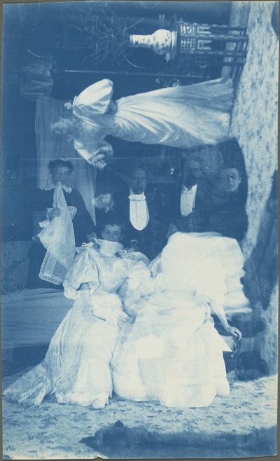 Sin título (Doble exposición de varias personas en interior) de American 19th Century
